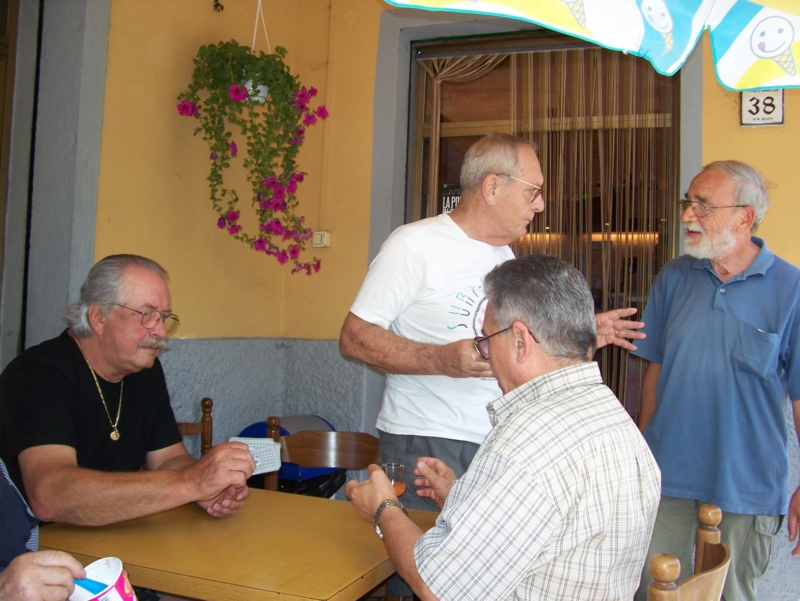  Image name: Persone006.jpg 
 width: 800 pixel 
 height: 601 pixel 
 Size: 370372 bytes 
 Click to enlarge 